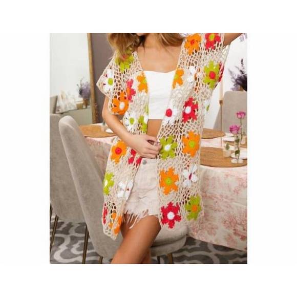 BiBi Floral Pattern Texture Short Balloon Sleeves Ruffled Blouse